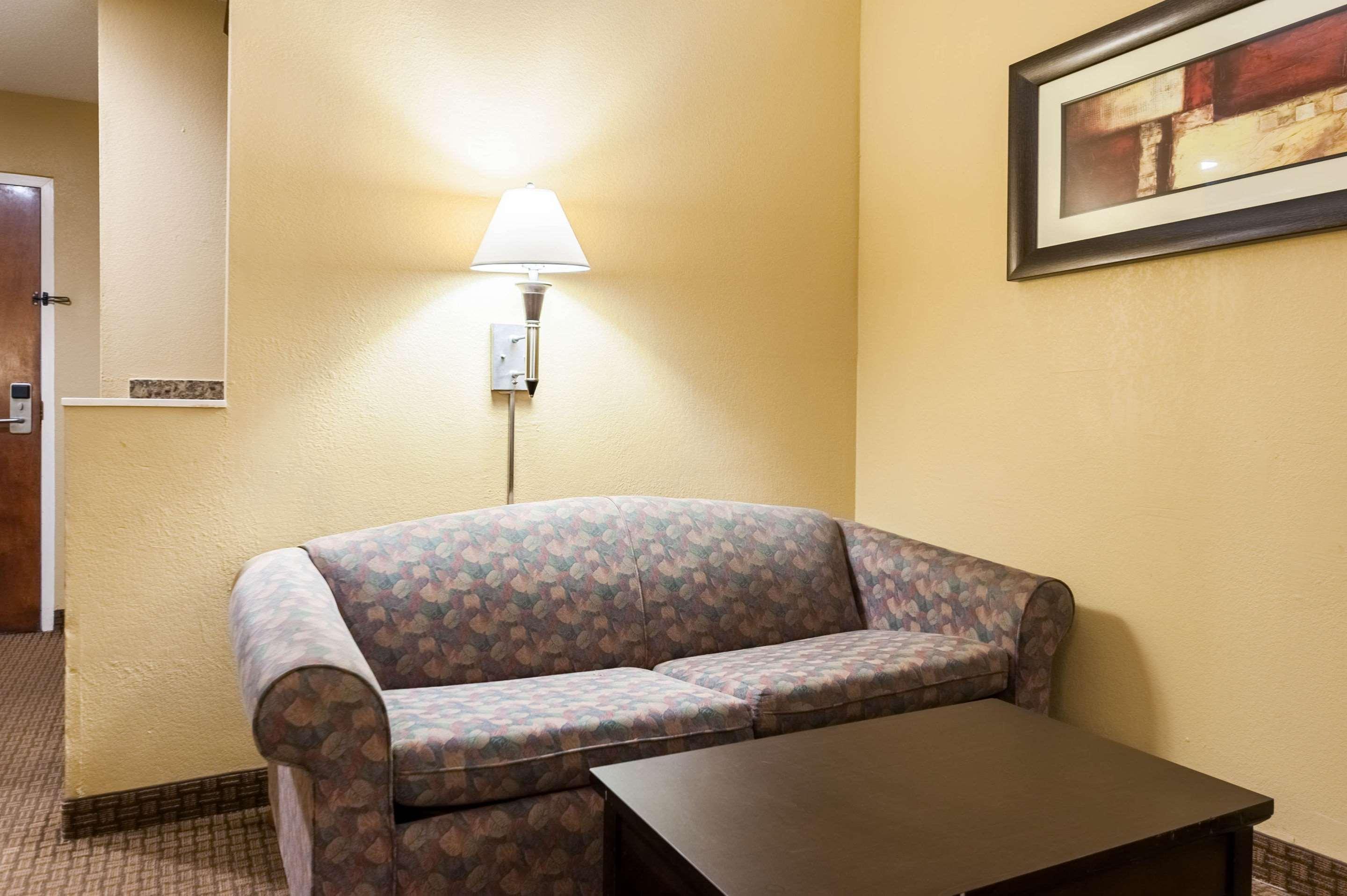 Quality Inn & Suites Lafayette Exterior photo