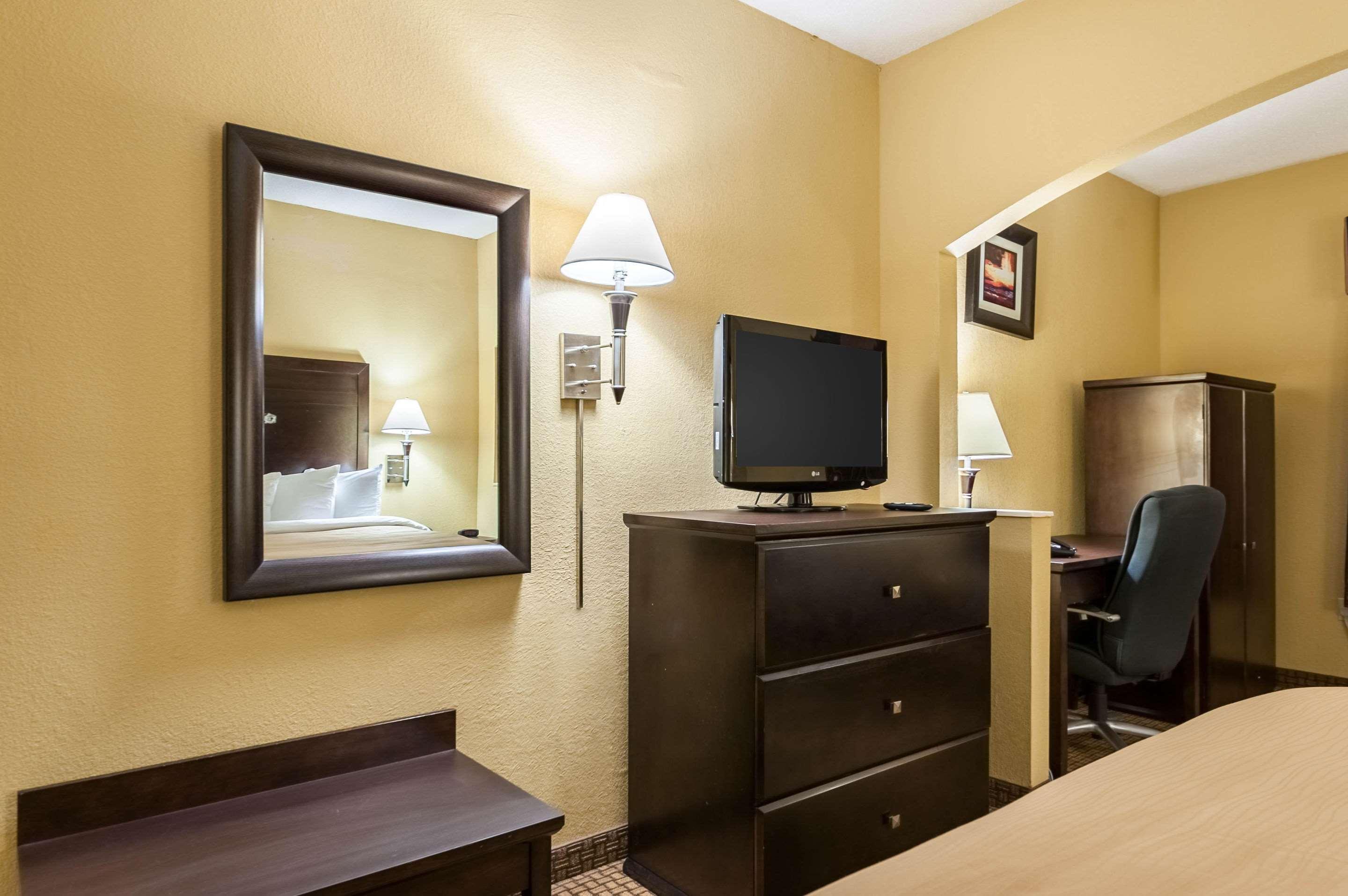 Quality Inn & Suites Lafayette Exterior photo