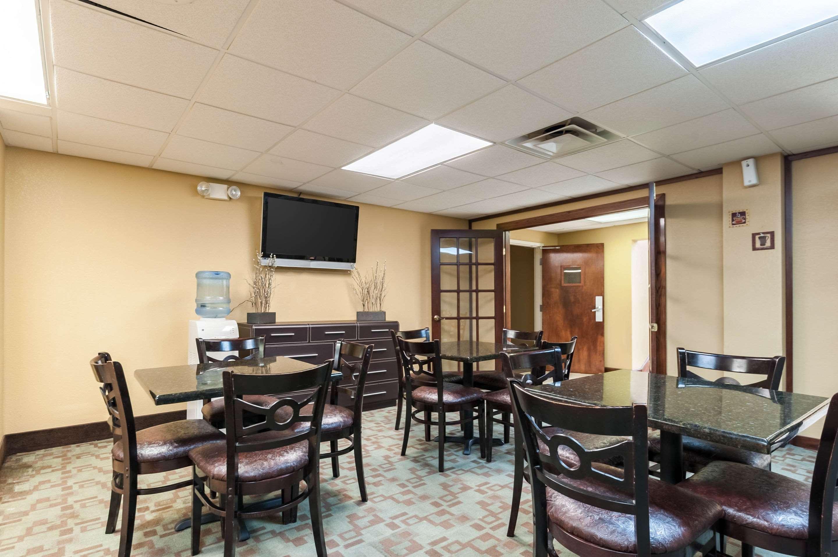 Quality Inn & Suites Lafayette Exterior photo