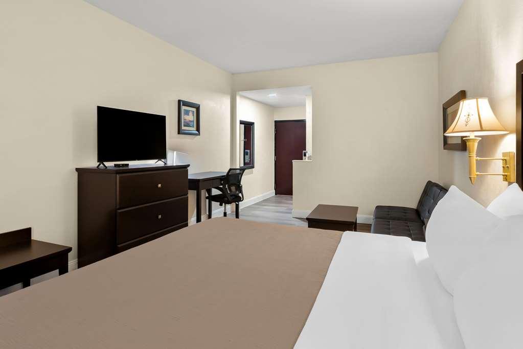 Quality Inn & Suites Lafayette Room photo